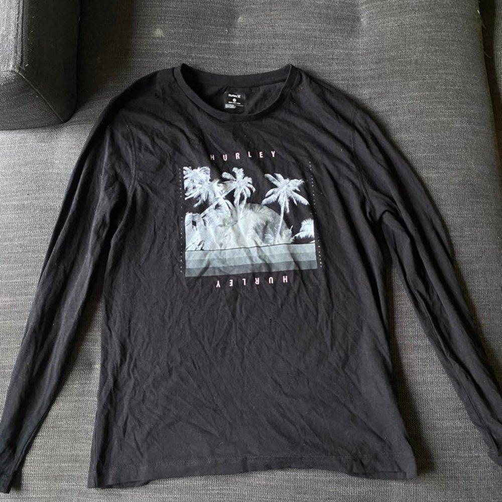 Long sleeve tee shirt